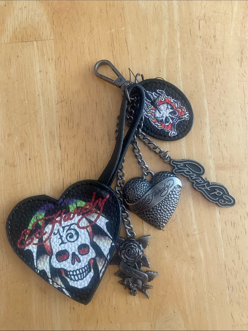 Ed Hardy 5 piece Black Heart Skull & roses bag Charm Keychain NWOT - Picture 2 of 4